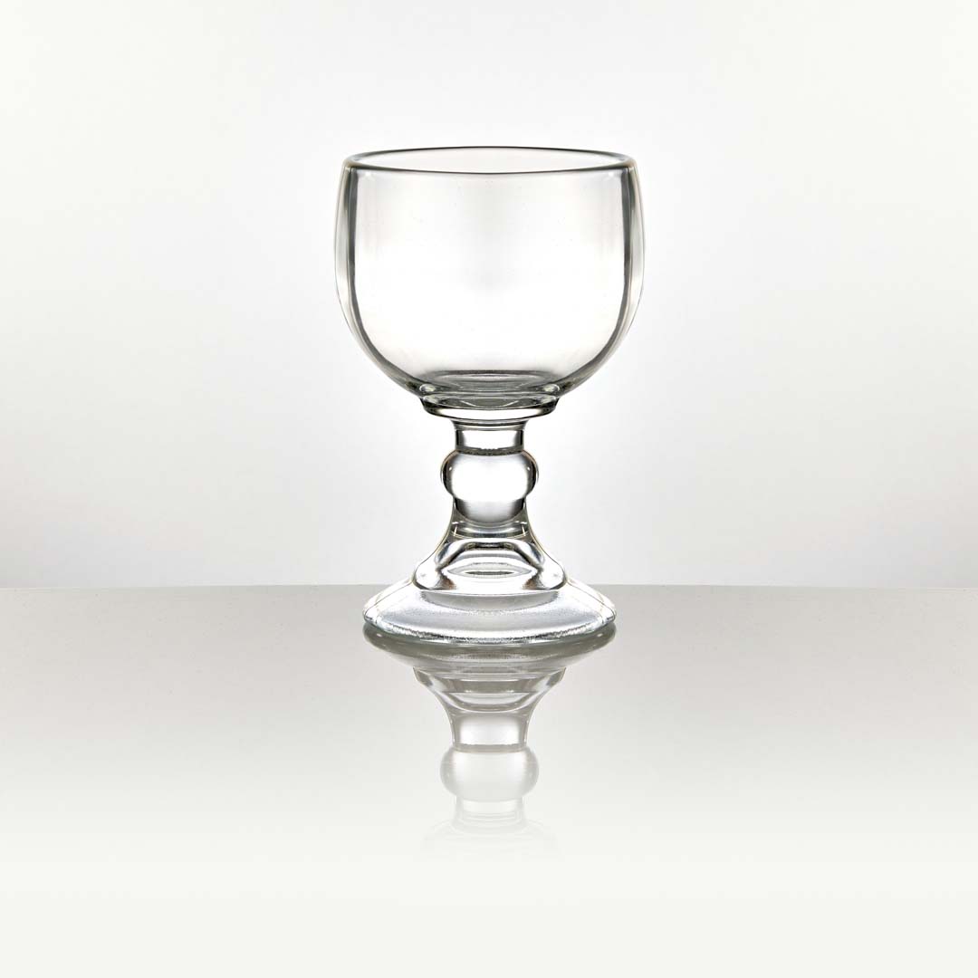 https://www.craftmastergrowlers.com/wp-content/uploads/2023/02/19oz-goblet-chalice-white-back.jpg