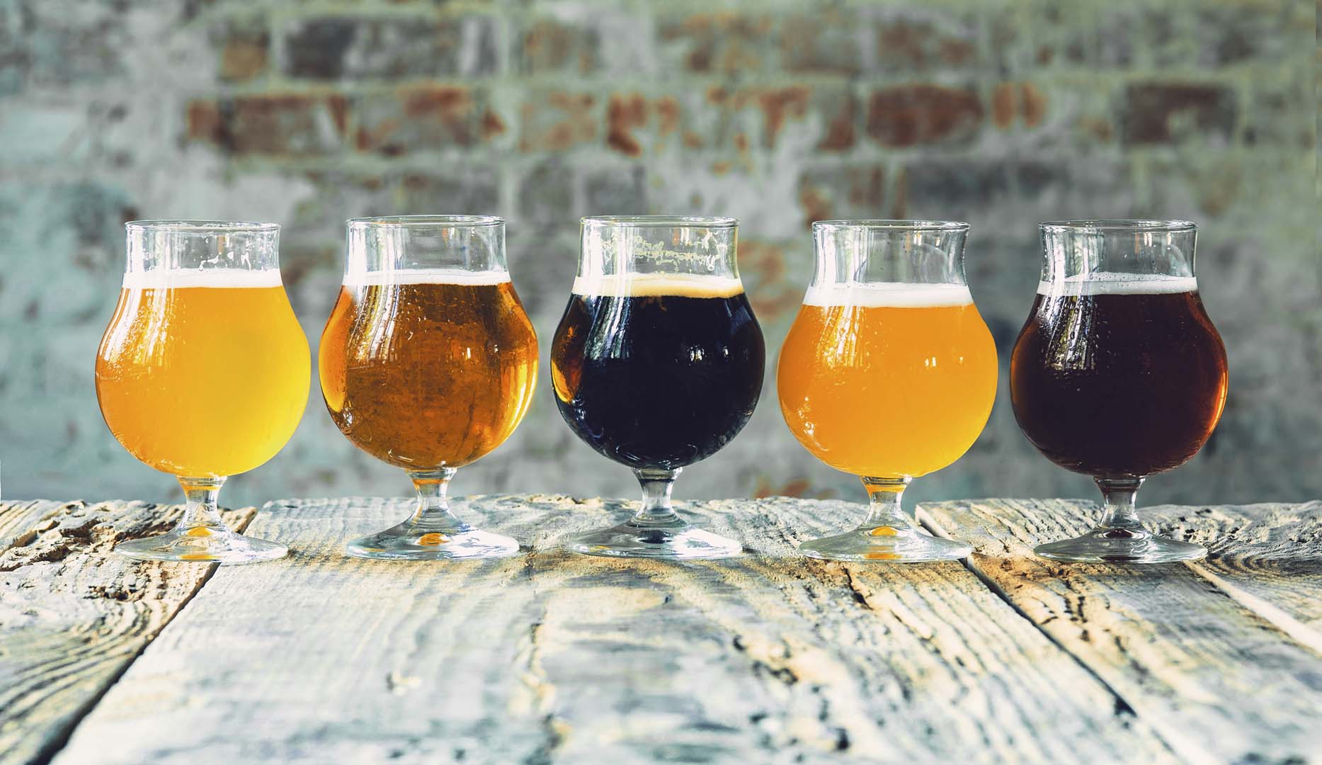 Footed Balloon IPA and Stout Glass 19oz - Image 4